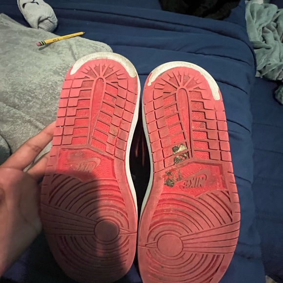 Jordan 1s size 9 used want to get rid of them no box - Picture 5 of 6